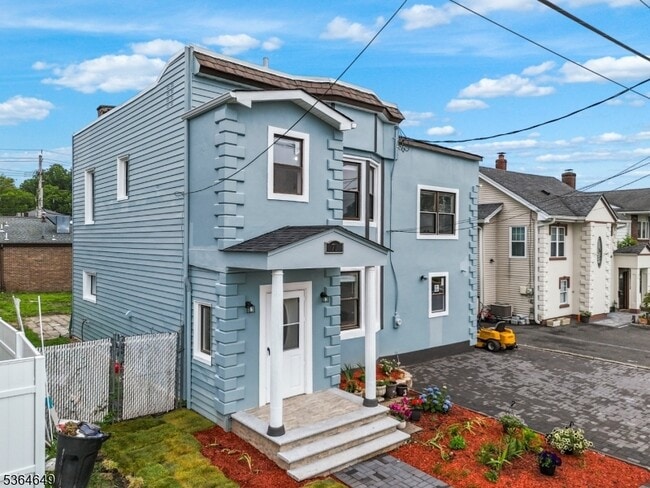 Photo - 70 Bruno St
