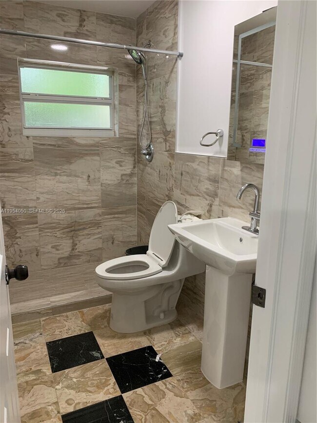 Photo - 707 NE 15th St Unit A