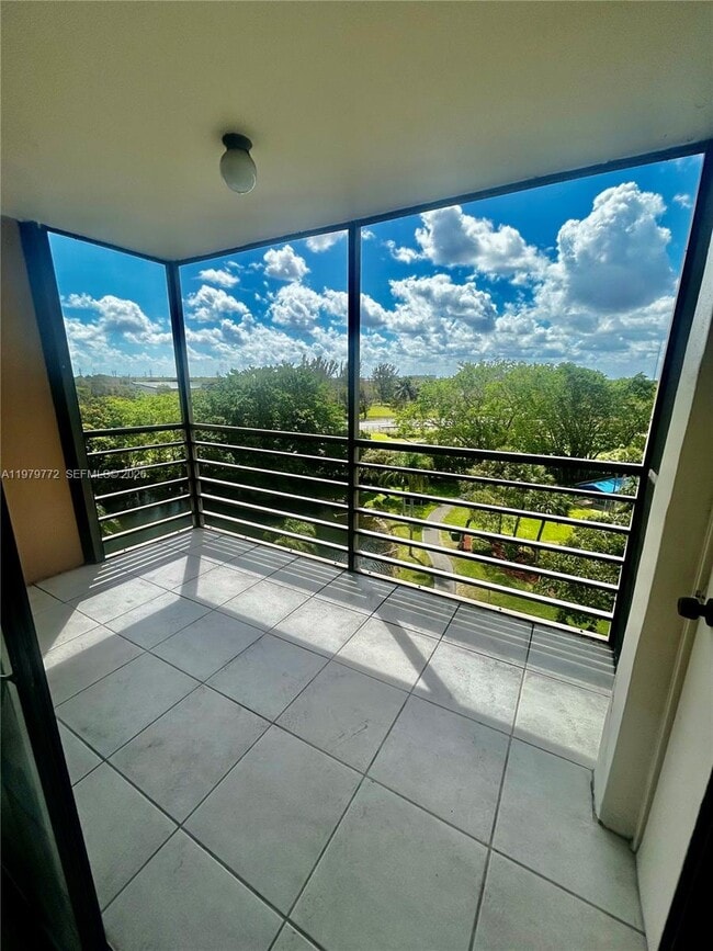 Photo - 1200 St Charles Pl Unidad 606