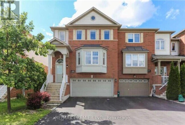 Photo - 3080 Highbourne Crescent