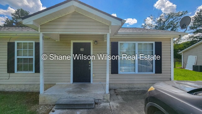 Building Photo - Refreshed 2BR/1BA duplex apartment for rent!