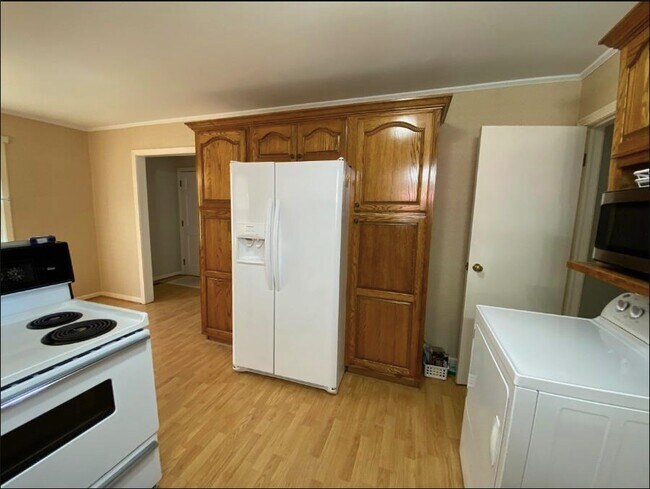 Photo - 35 Robertson St