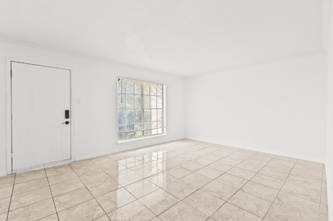 Photo - 6611 Southpoint St Unidad 128 Rental