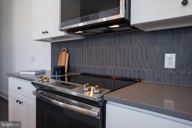 Photo - 2940 W Thompson St Unit 102