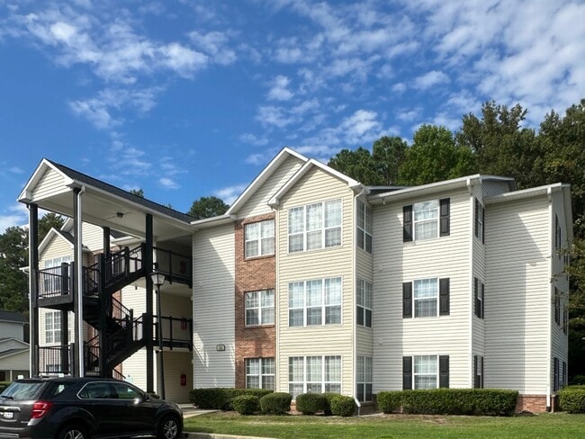 Summer Crest Apartments - Building Exterior