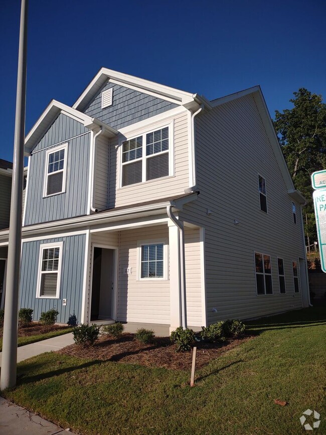 Building Photo - Townhome Located in Sanford- Minutes from ...