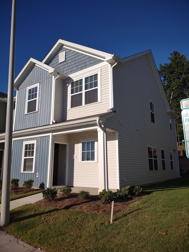 BRAND-NEW Townhome Located in Sanford- Min... - BRAND-NEW Townhome Located in Sanford- Min...