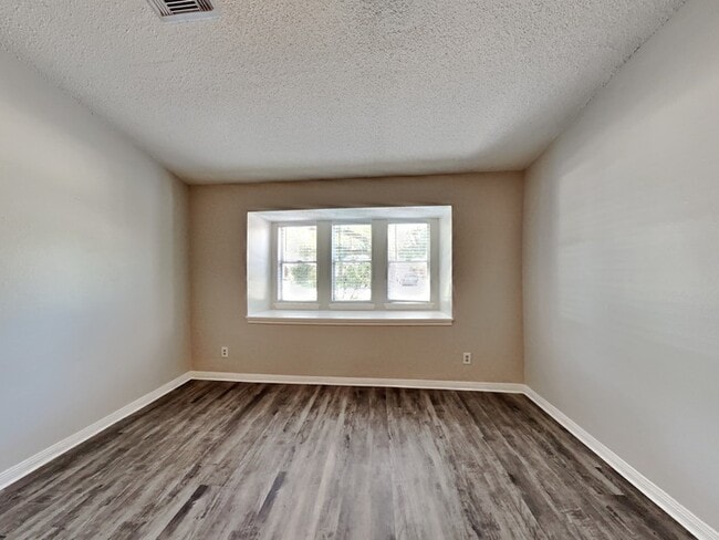 Photo - 5121 Parsley Ave