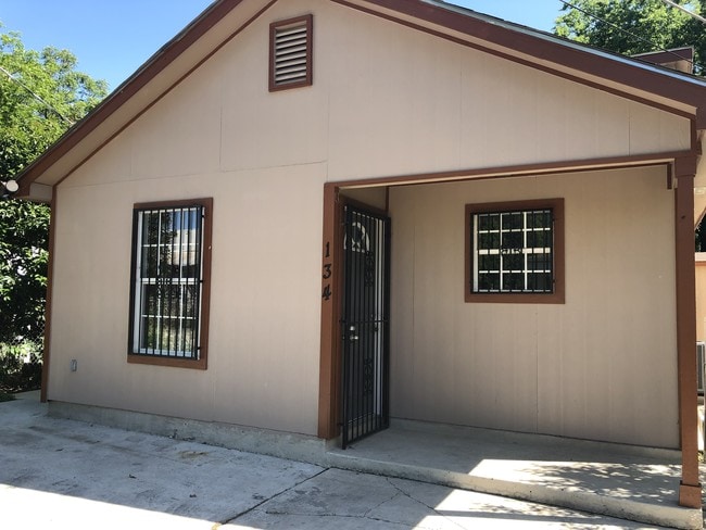 Apartments For Rent Near The University Of Texas At San Antonio In Photo 134 Roberts St Unit 101