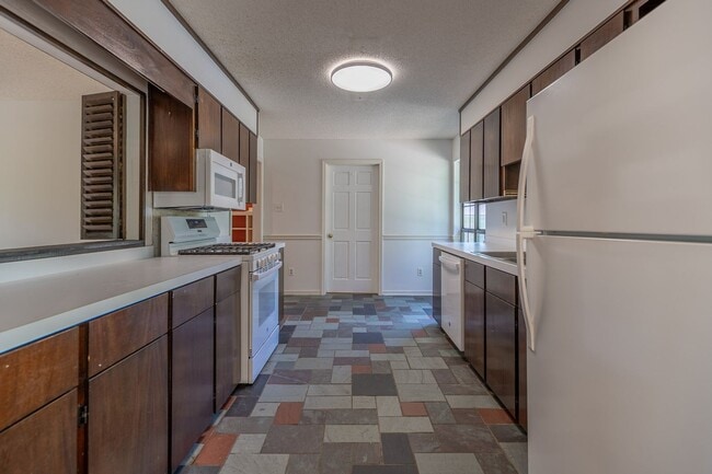 Photo - 3-Bedroom, 2-Bath with Den in Spanish Fort Estates