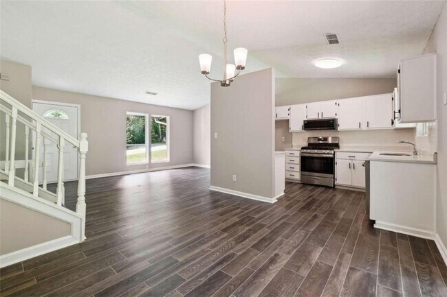 Photo - 1819 Singer Way