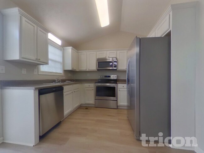 Photo - 117 Elder Dr SE