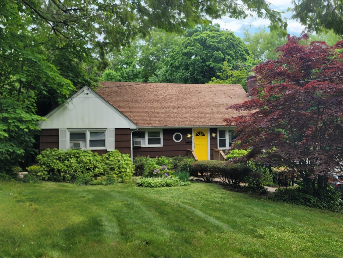 Photo - 116 Abbott Dr (Halesite, NY)