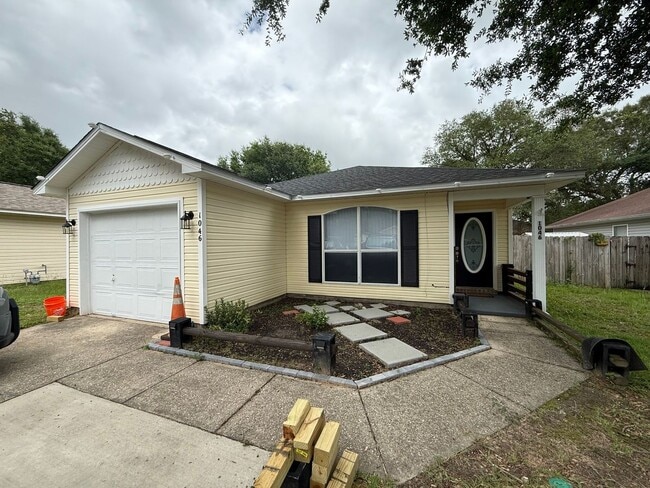 Building Photo - Pensacola - Springdale Forest - 3 bedroom, 2 bathroom