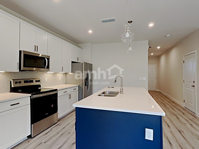 Photo - 302 Burnley Wy