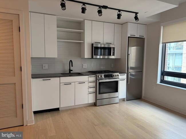 70 N Street SE Unit 616