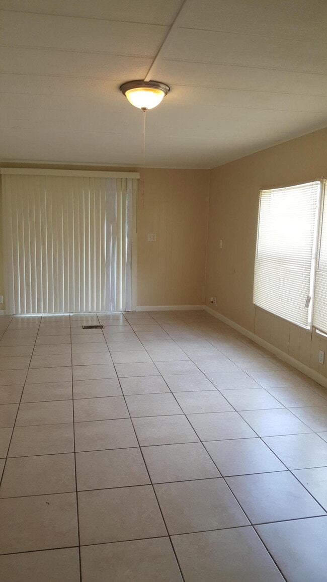 Photo - 11573 Venetian Ave Casa