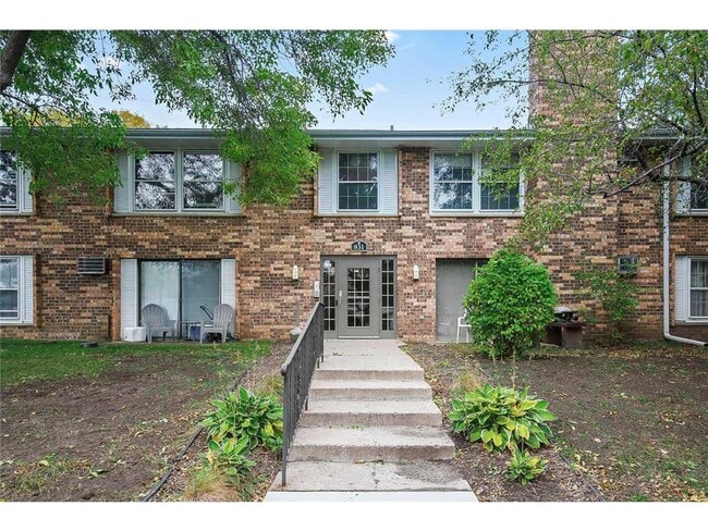 Building Photo - 831 Old Settlers Trail Unit 3