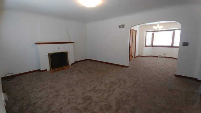 Photo - 460 SW State St