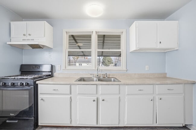 Building Photo - 2719 Dewey St