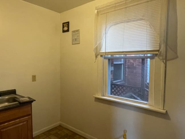 Photo - 328 Robbins Ave