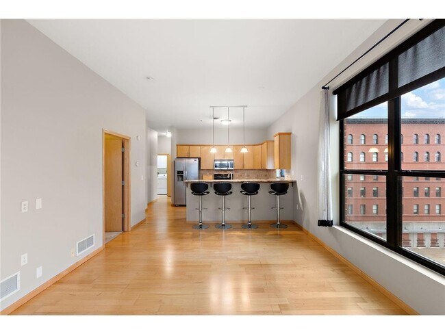 Building Photo - 270 4th St E Unit 409