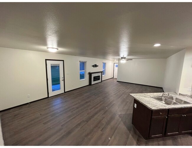 305 Post Oak Dr Unit B