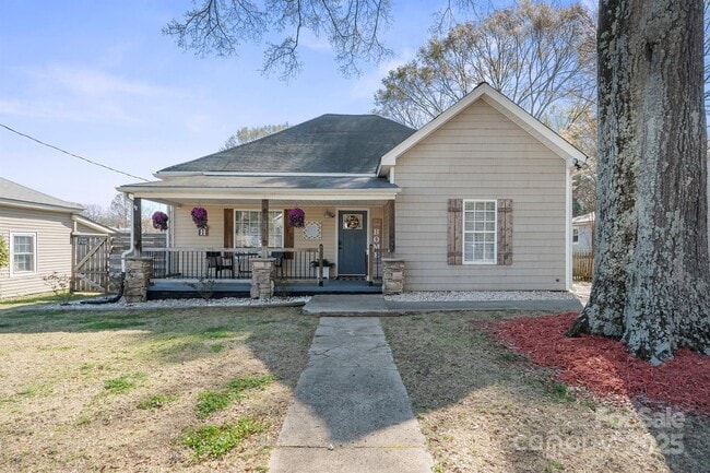 Photo - 41 Selma Dr House