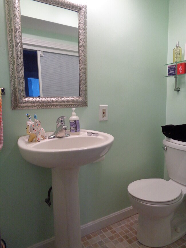 Photo - 135 Chiswick Rd Unit 3