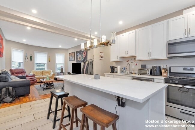 Photo - 228 Calumet St