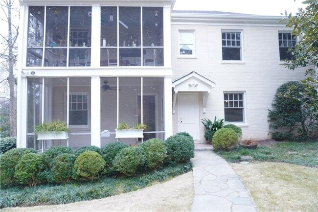 Photo - 2544 Peachtree Rd NW Unidad 6