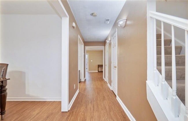 Photo - 1466 Oliver Ave