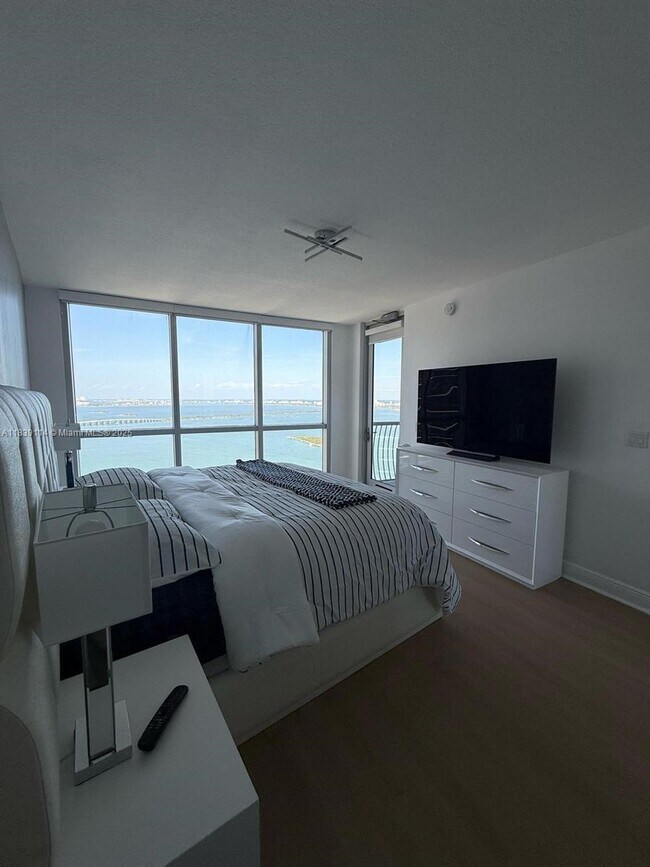Photo - 1750 N Bayshore Dr Unit 5401