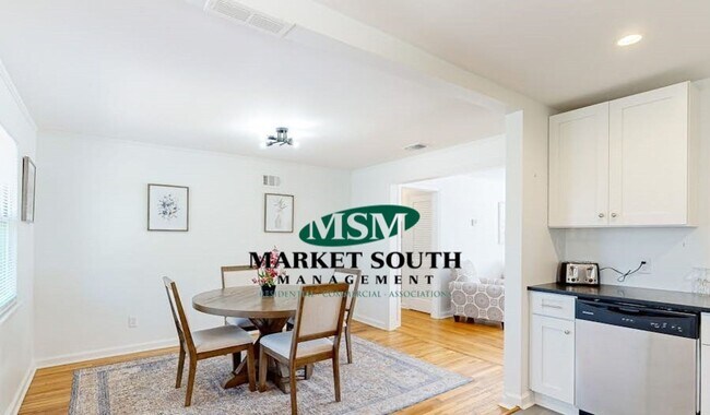 2 W 53rd St Unit 4