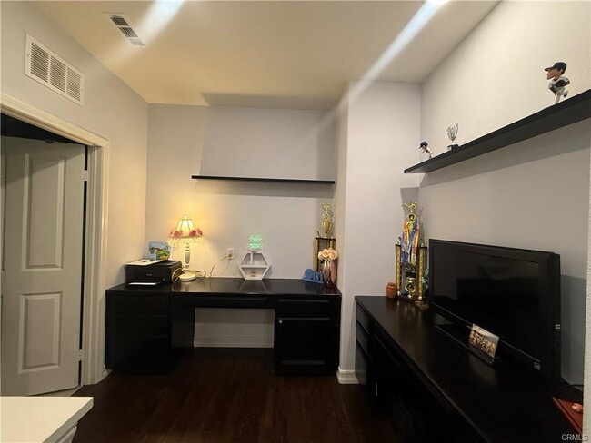 Building Photo - 28635 Parkside Dr