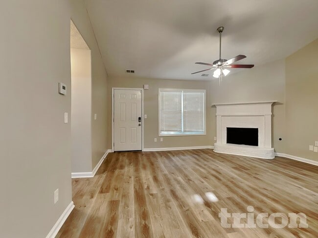 Photo - 449 Sarah's Ln