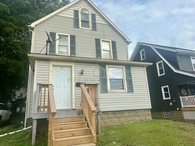 Building Photo - 555 Lumiere St