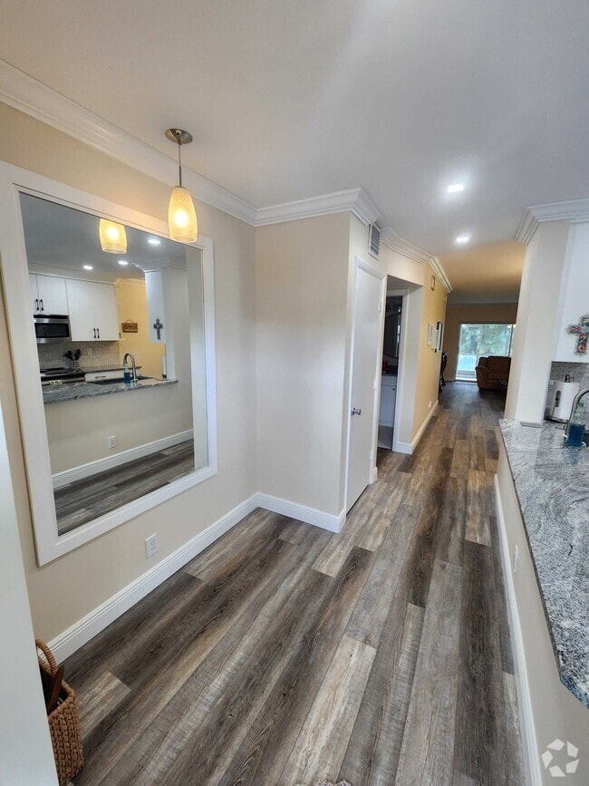 Building Photo - 2360 SW 22nd Ave Unit 411 Rental