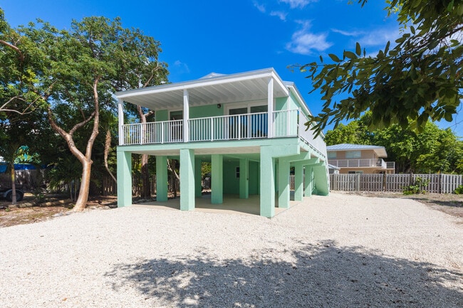 Building Photo - 224 W Seaview Dr