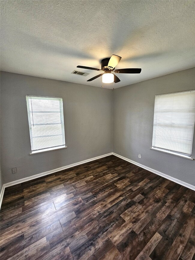 Building Photo - 5935 Beldart St