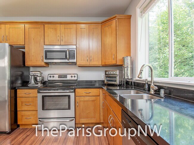 Wonderful 2012 Renton 3BR * Backs To Greenbelt