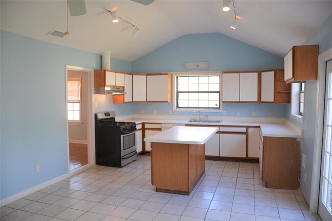 Photo - 8402 Western Dr