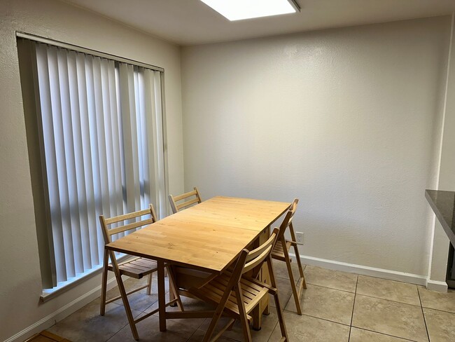 Photo - 2B2B - Prime Westlake Location Spacious Corner-unit Condo
