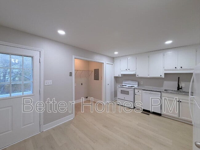 Photo - 104 Stowe Pl