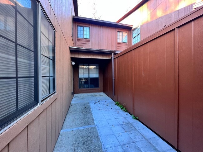 Photo - Updated 3 Bedroom, 3 Bathroom Townhome in ...