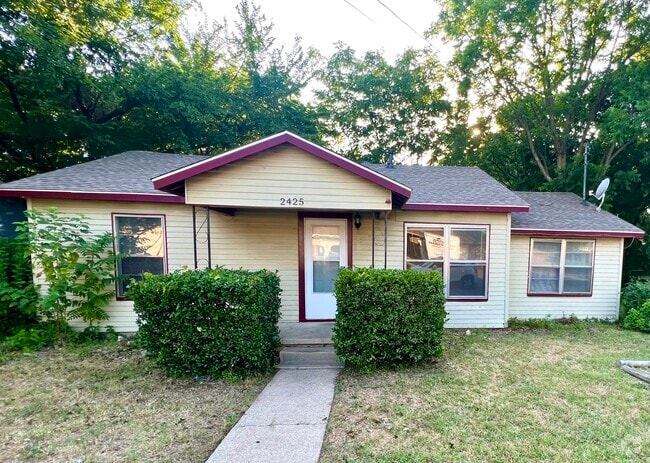 Building Photo - 2425 Bolivar St Rental