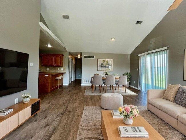 Photo - 474-476 Kreisel Dr