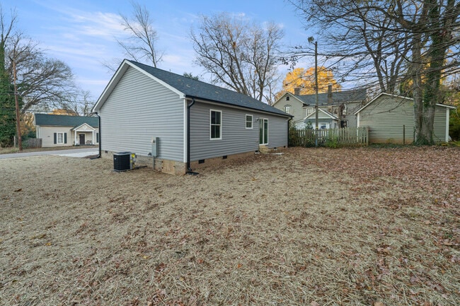 Photo - 517 W Cemetery St