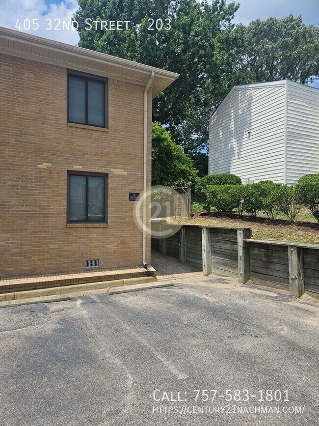 Photo - 405 32nd St Unit 203