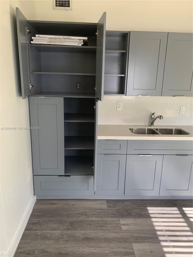 950 NW 56th St